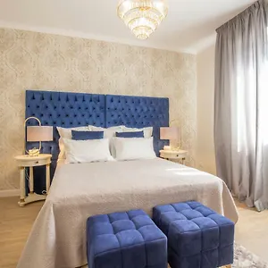Apartment Crys: Apartments, Holiday, Business, Blu, Verona