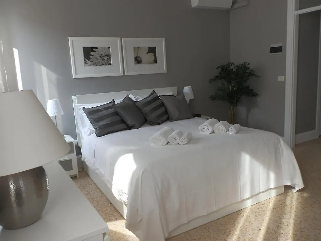 Les Suites Di Verona 0*,